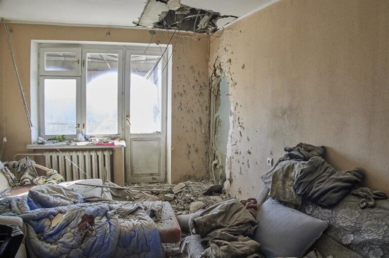 Ucrania reporta 7 muertos y 17 heridos tras ataque con misiles cerca de Kiev