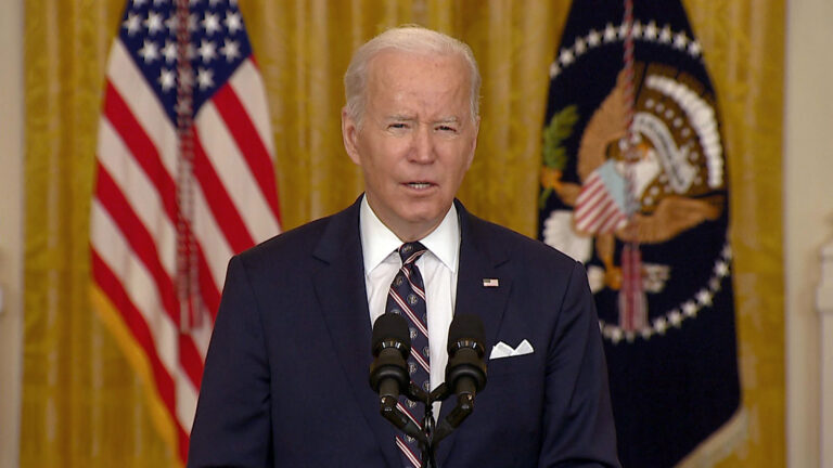 Biden confirma sanciones a Rusia y califica movimiento de Putin como 
