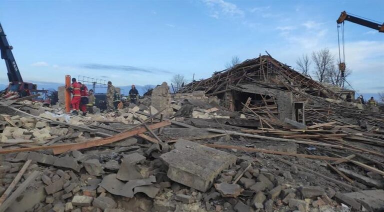Portavoz ucraniano informa casi 400 bombardeos por parte de las fuerzas rusas