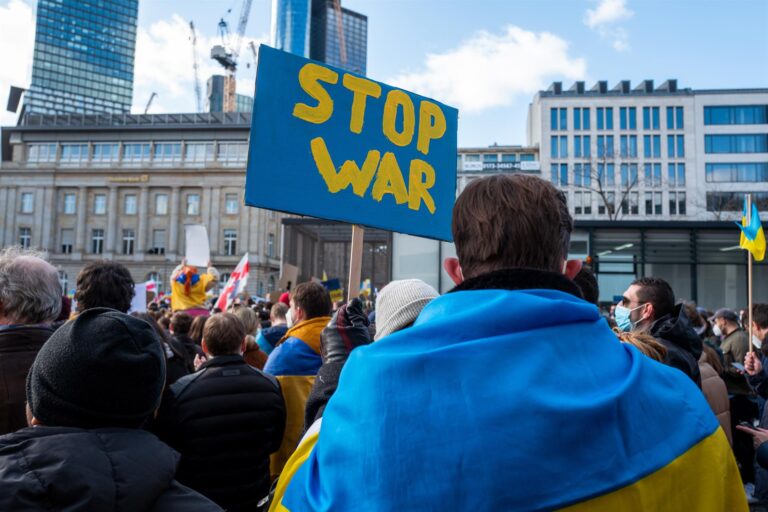 Alemania compromete apoyo armamentista a Ucrania con el envío de misiles y lanzagranadas