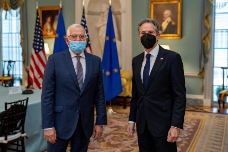 Estados Unidos y la Unión Europea aseguran que su alerta sobre Rusia en Ucrania se basa 