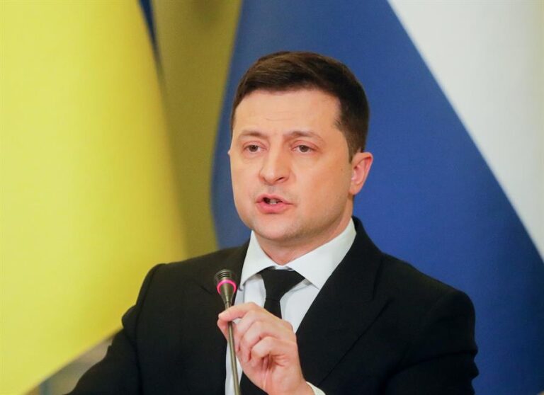 Quién es Volodymyr Zelensky, el ex actor que es presidente de Ucrania y hoy enfrenta la invasión rusa
