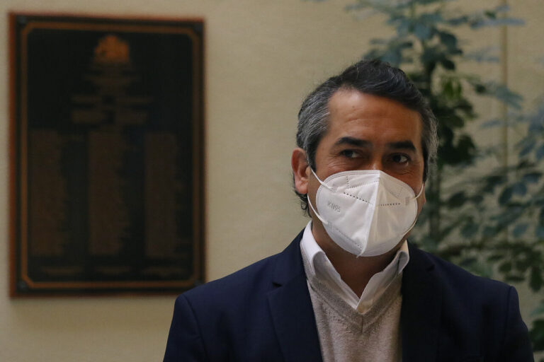 Jefe de la bancada Radical calificó designación de subsecretarios como 