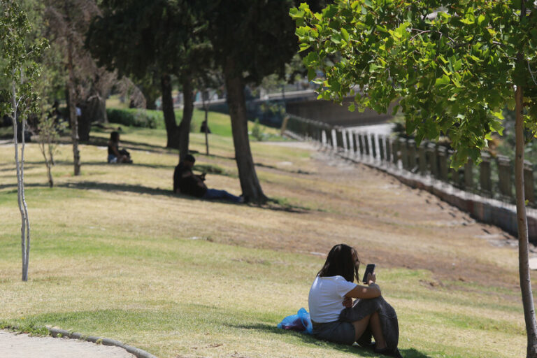 Meteorología emitió advertencia agrometeorológica por altas temperaturas que afectarán a 8 regiones del país
