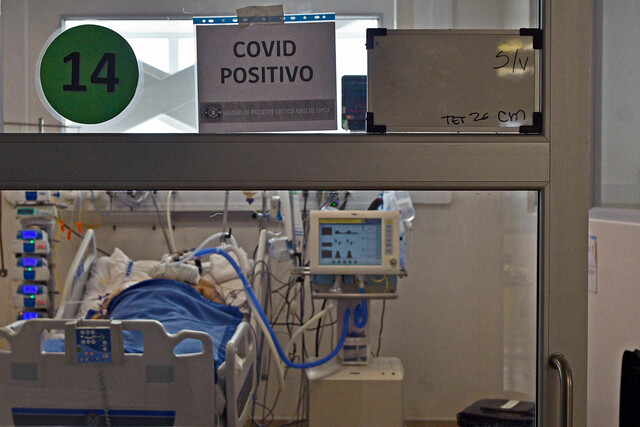 Minsal: 63% de hospitalizados en UCI por COVID-19 no posee su esquema de vacunación completo
