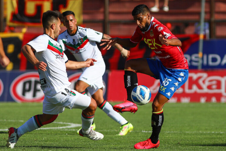 Unión Española y Palestino dieron su puntapié inicial en el Campeonato 2022 con ajustado empate en el Santa Laura