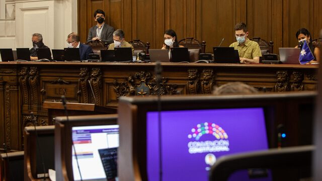 Iniciativa popular sobre el derecho a aborto fue aprobada en la comisión de Derechos Fundamentales de la CC