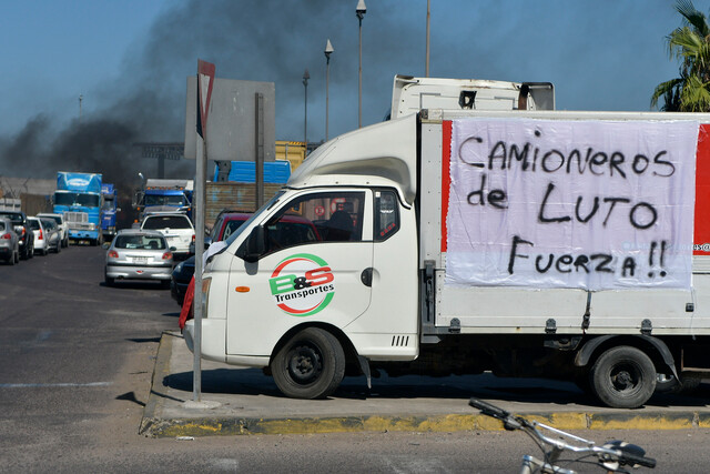 En imágenes: Camioneros bloquearon rutas en tres regiones tras muerte de Byron Castillo