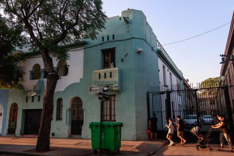 Municipalidad de Santiago informó corte permanente en calle Huérfanos por residencia de Gabriel Boric