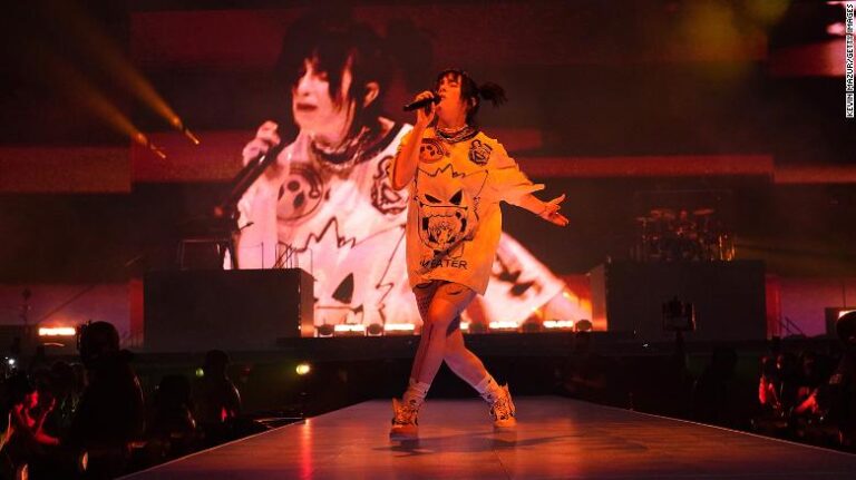 Billie Eilish detuvo concierto en Atlanta para ayudar a fanática que no podía respirar