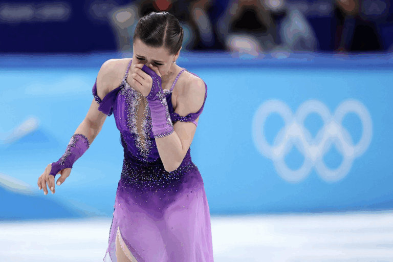 Tras controversia por dopaje: Kamila Valieva sumó otro triunfo y rompió en llanto al completar rutina