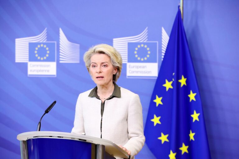 Von der Leyen propone cerrar el espacio aéreo de la Unión Europea a Rusia