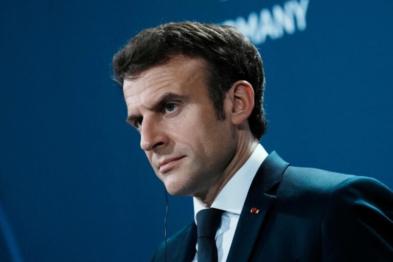 Macron anuncia que Francia facilitará equipo defensivo a Ucrania