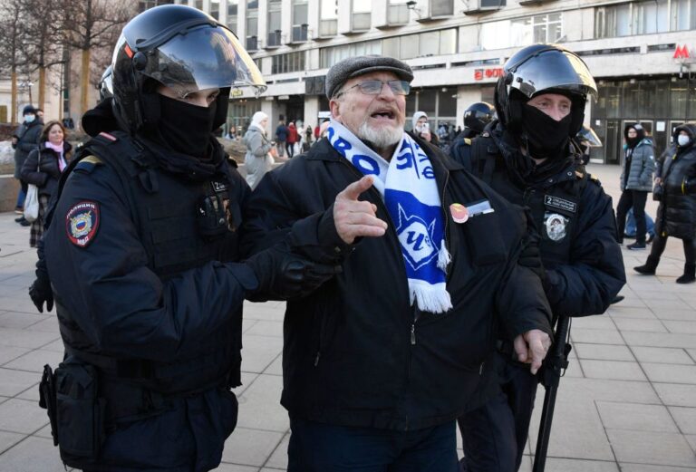 Cerca de 6.000 personas han sido detenidas en Rusia por participar en protestas contra la guerra en Ucrania