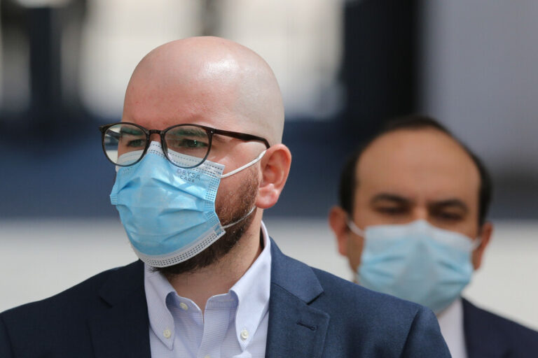 Jackson ratifica continuidad de Matías Cox en la Secretaría Administrativa de la Convención