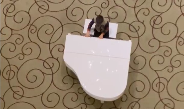 El emocionante momento que dejó un joven tocando el piano en Ucrania durante el ataque de Rusia