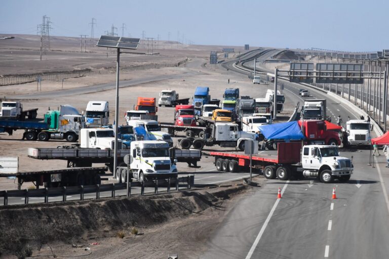 Camioneros de Antofagasta depondrán movilizaciones en carreteras al mediodía de este lunes