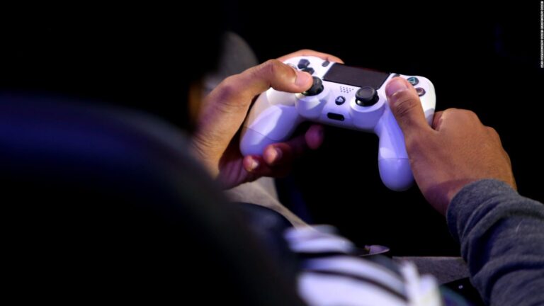 Estudio sobre videojuegos en Chile: 50% gasta hasta $100 mil mensuales en juegos, accesorios y suscripciones