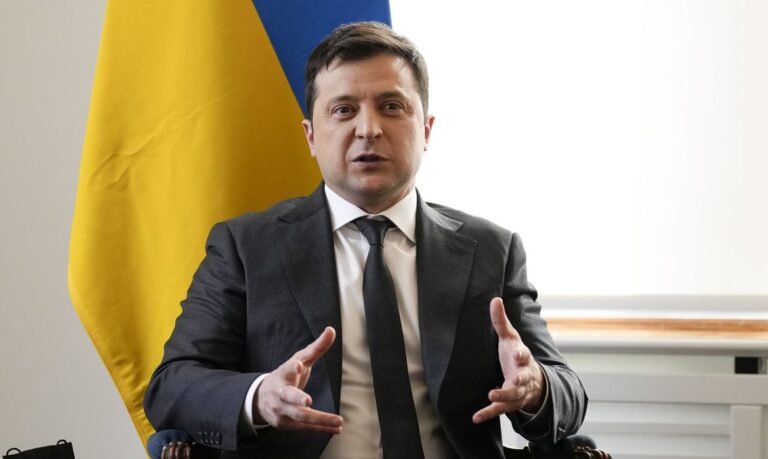 Presidente de Ucrania desmiente acusaciones de Rusia de que ucranianos sean nazis