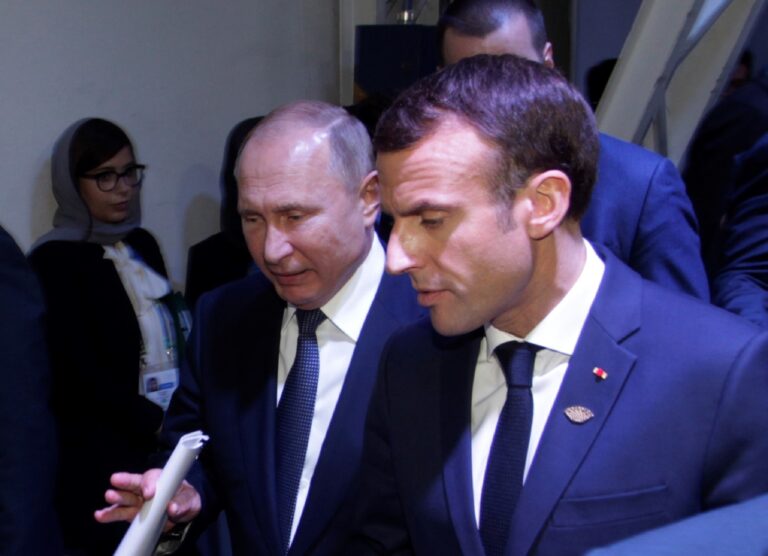 Putin se compromete ante Macron para proteger civiles ucranianos tras petición de Zelensky