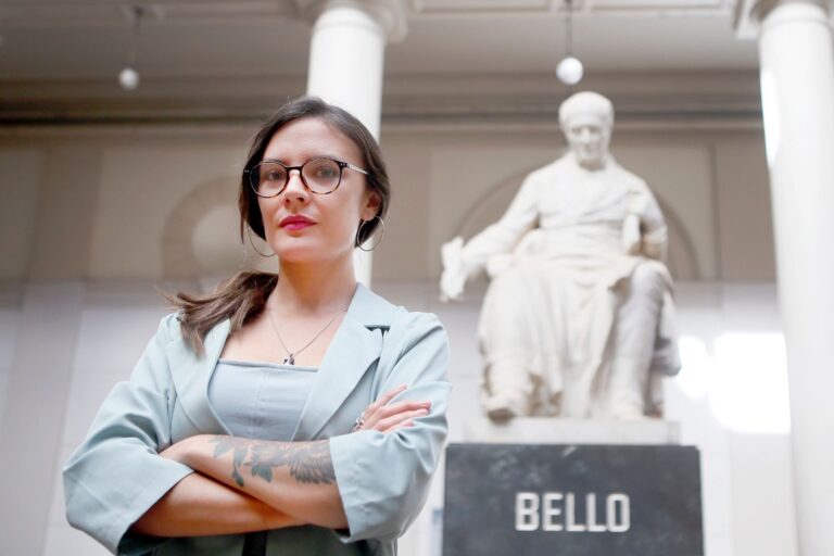 Ex presidenta Fech vuelve a su casa: Camila Vallejo elige la U. de Chile como espacio de trabajo previo al Gobierno