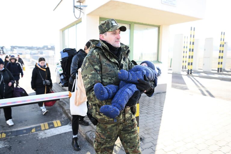 Según ONG: 15.000 ucranianos han cruzado a Polonia y otros 16.000 a Moldavia para refugiarse de la invasión rusa