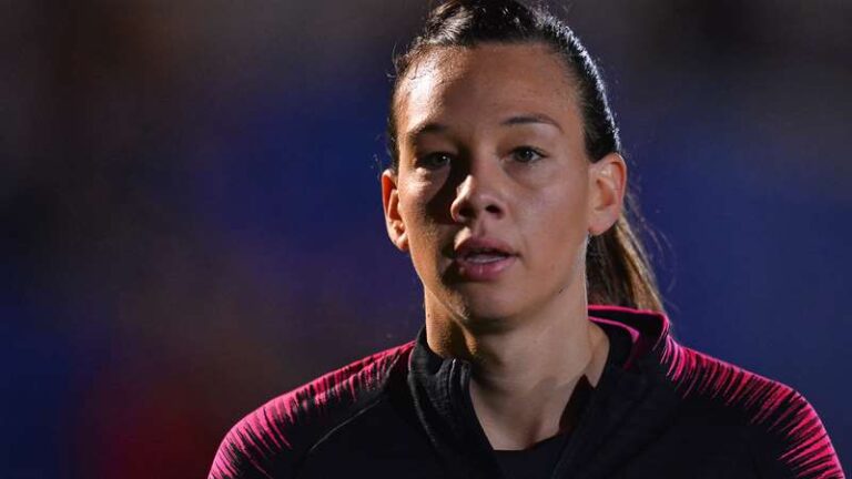 No jugará ante Ecuador: Tiane Endler deberá ser operada en Francia y estará de baja por varios meses