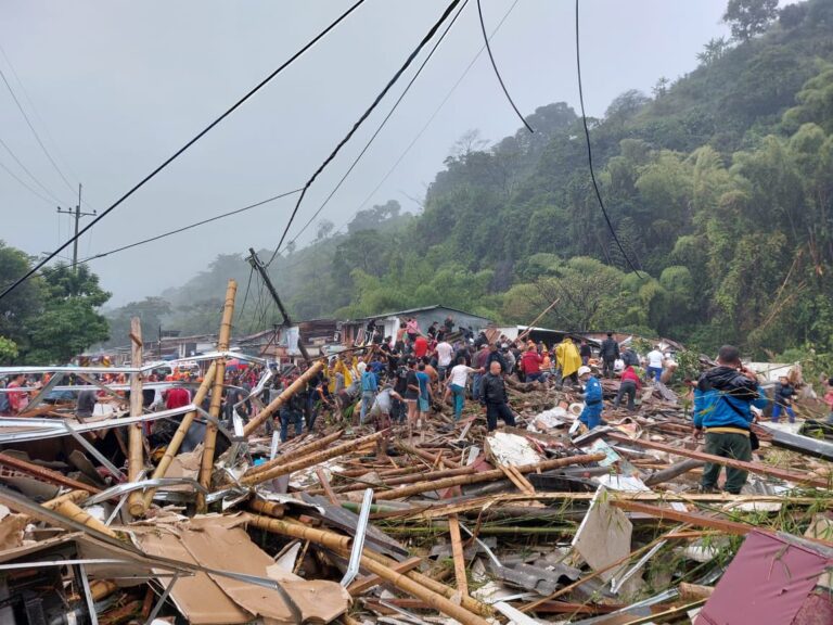 Deslizamiento de tierra dejó al menos 11 muertos y 35 heridos en Colombia