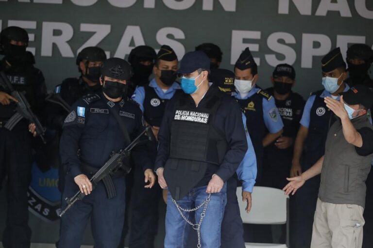 Lo acusan de narcotráfico: Detienen a Juan Orlando Hernández, expresidente de Honduras tras solicitud de extradición de EE.UU.