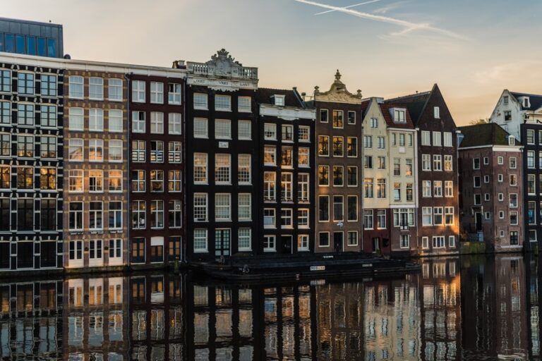 Para frenar la especulación: Ámsterdam obligará a los propietarios a vivir 4 años en las viviendas que compren