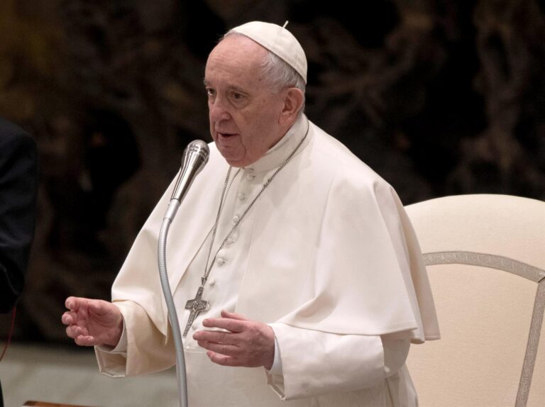 El Papa promulgó la nueva Constitución que reforma el gobierno de la Iglesia Católica