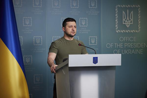 Zelensky aparece en su despacho en Kiev: 