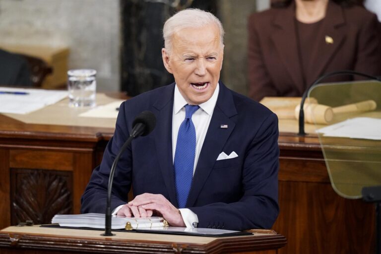 Joe Biden anuncia el cierre del espacio aéreo de Estados Unidos a los aviones rusos
