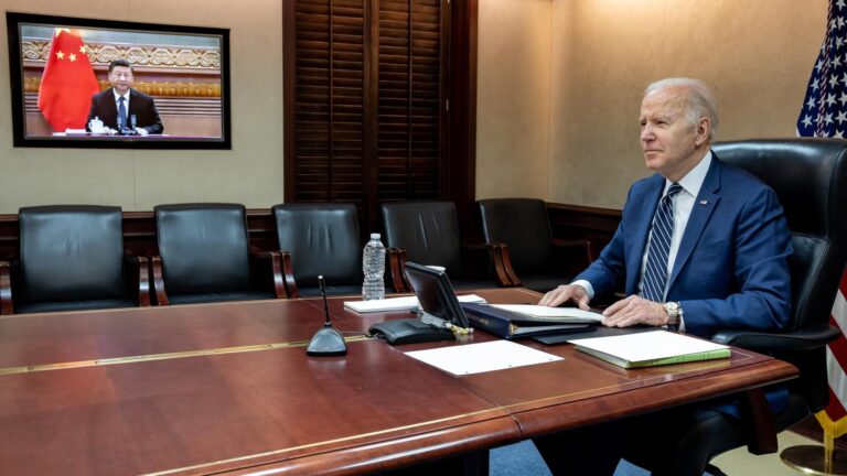 Biden advierte a Xi sobre las 