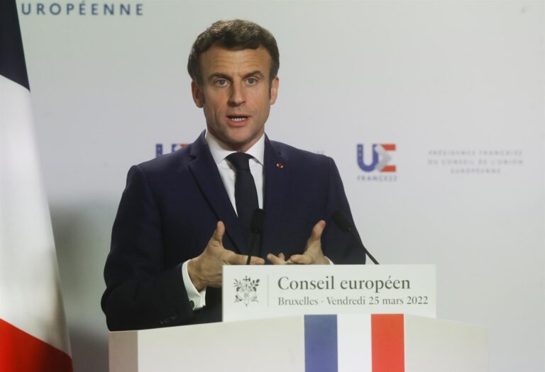 Macron se desmarca de los dichos de Biden tras calificar de 