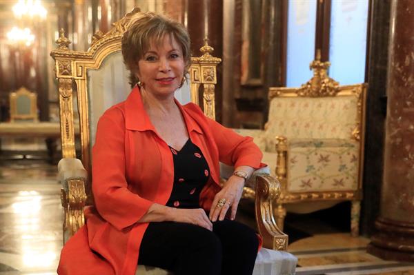 Cambio de mando: Escritora Isabel Allende formará parte de la delegación de Estados Unidos