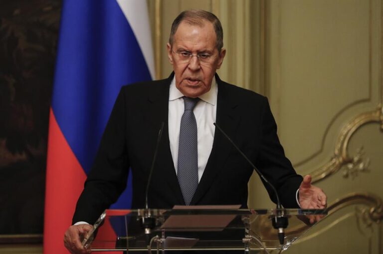 Canciller ruso dice que Zelensky no está interesado en negociar y que intenta 