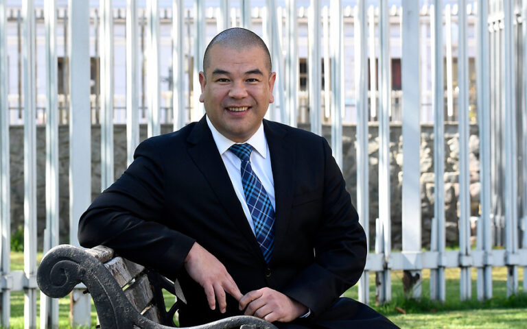 Pdte. Boric designa a nuevos directores de servicios, entre ellos Víctor Torres, el primer DC en el Gobierno