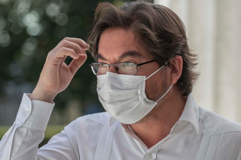 Convencional Barraza fue agredido a las afueras del ex Congreso Nacional