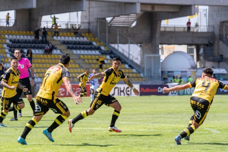 Coquimbo Unido venció a Deportes Antofagasta por 3-2 y logra su primer triunfo en el Campeonato Nacional