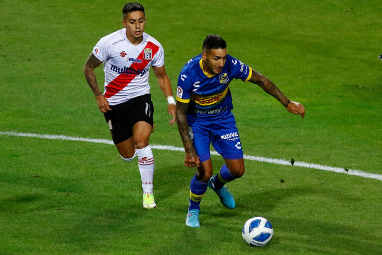 Everton debió repartir puntos con Curicó Unido tras igualar por un gol en el Sausalito