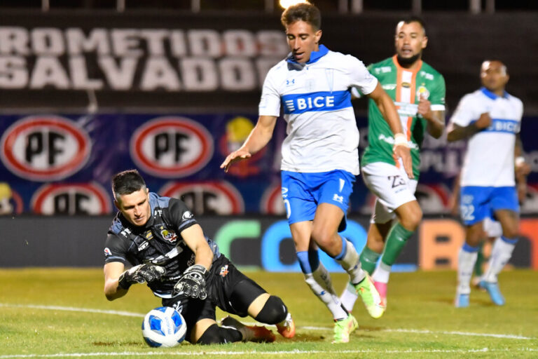 La Católica no encuentra el camino para recuperar el liderato tras caer ante Cobresal en El Salvador