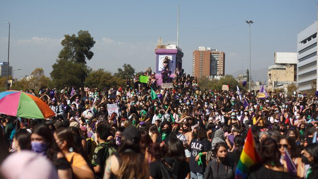 Miles de mujeres salieron a las calles para manifestarse en una nueva conmemoración del 8M