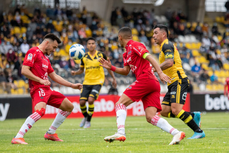 Ñublense recupera la punta de la tabla tras vencer por la cuenta mínima a Coquimbo Unido