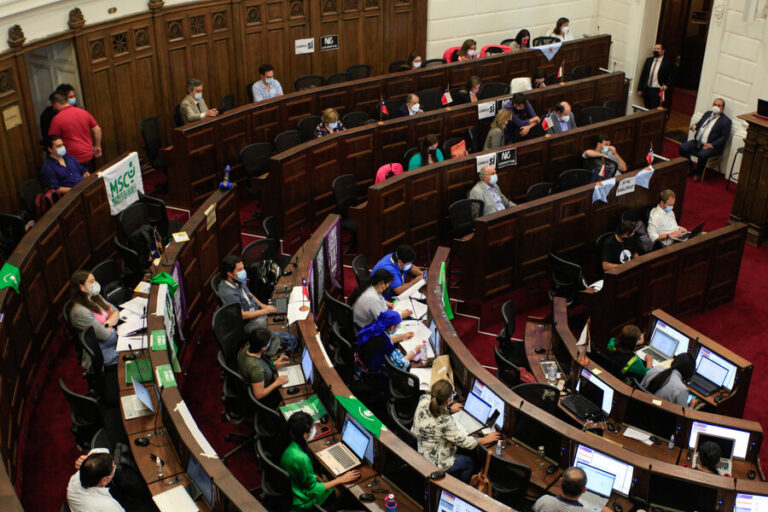 Va al borrador de nueva Constitución: Pleno aprobó artículo sobre educación sexual integral