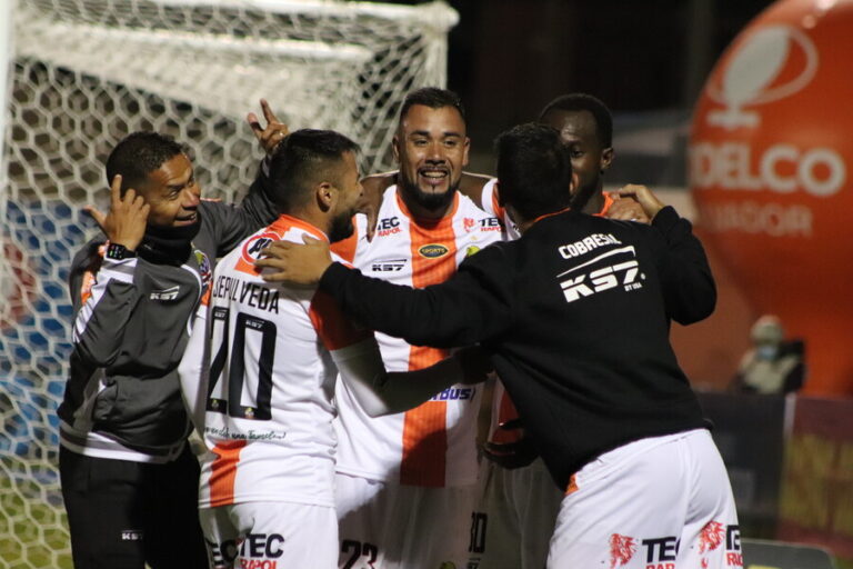 Cobresal sorprende y alcanza la punta de la tabla del torneo tras vencer por 2-1 a Coquimbo Unido