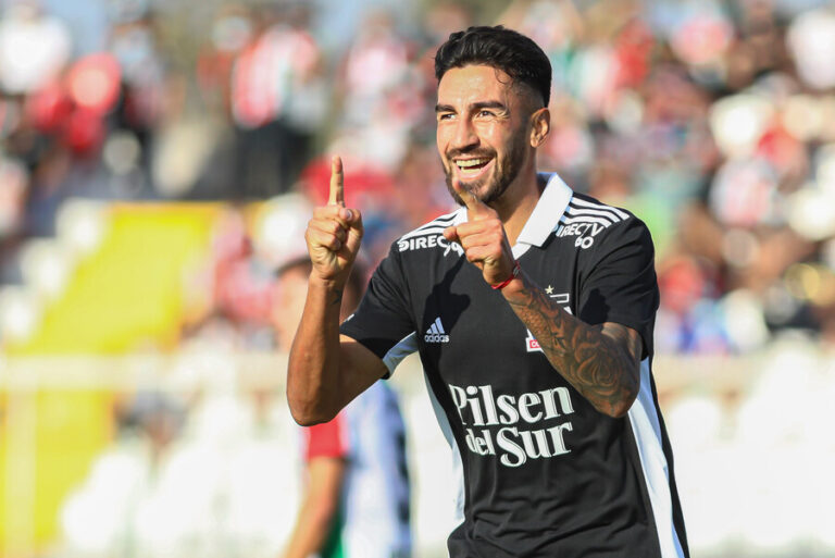 Colo Colo presiona a Cobresal tras golear por 5-0 a Palestino en el Municipal de La Cisterna