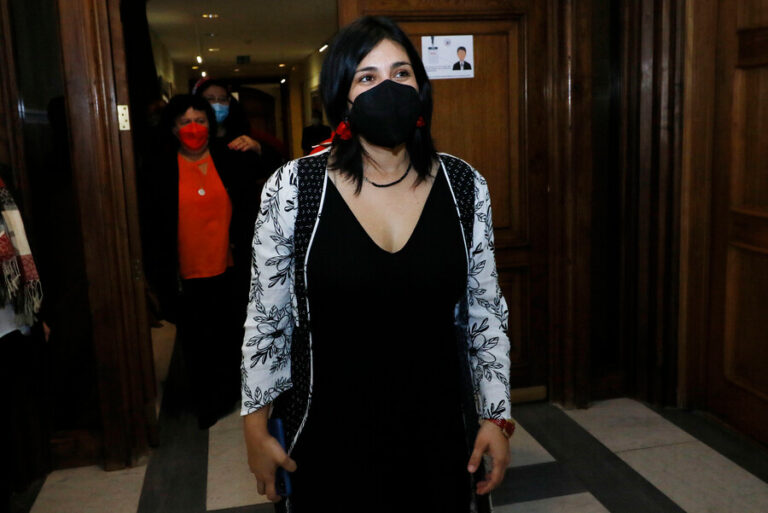 Cariola defiende posible nombramiento de Bárbara Figueroa como embajadora: 