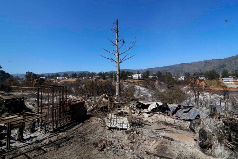 Incendio en Laguna Verde deja 33 viviendas consumidas por el fuego y 27 personas damnificadas