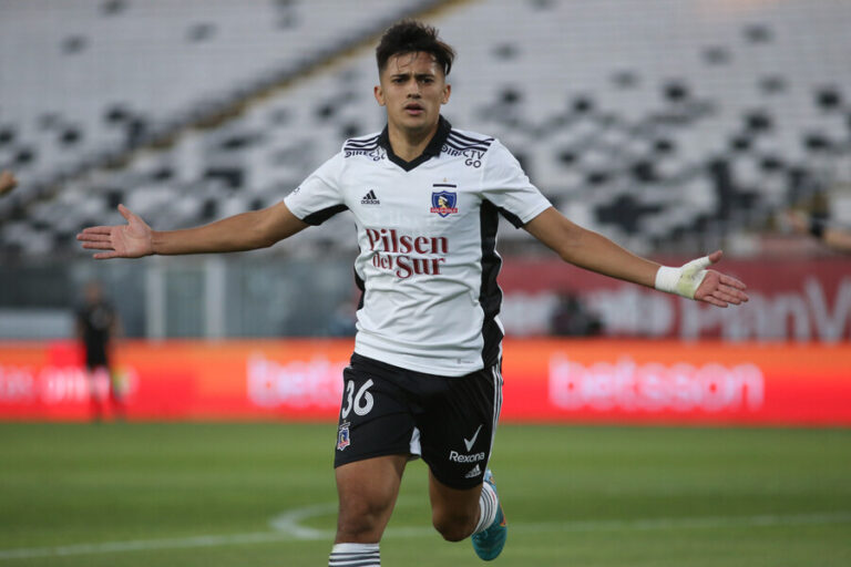 Colo Colo goleó a Unión La Calera y escala momentáneamente a la cima del torneo